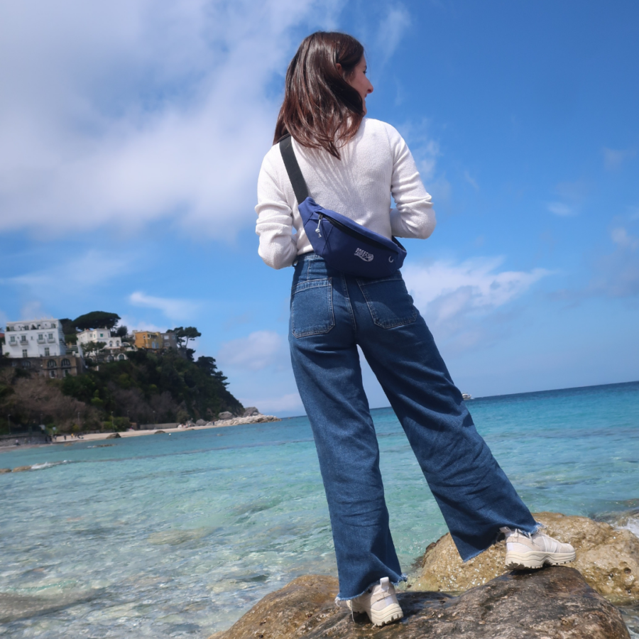 femme ayant des allergies alimentaires avec son sac banane Breezy