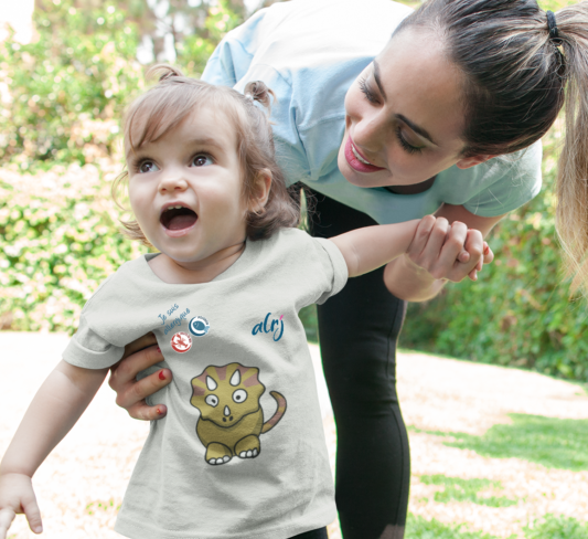 Maman et sa fille avec des allergies alimentaires t-shirt triceratops